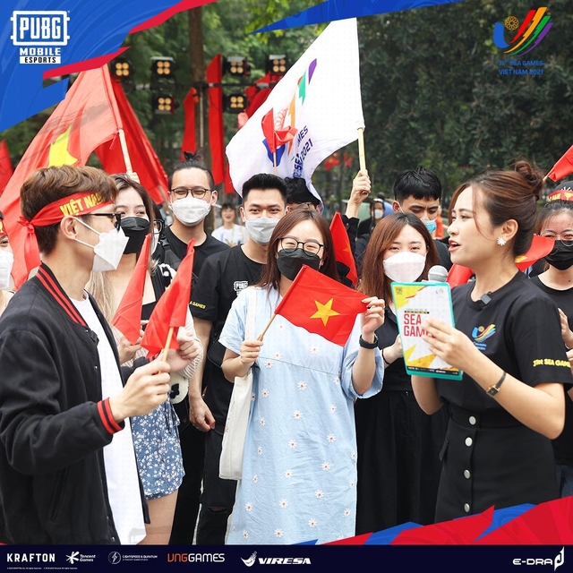 Cập nhật diễn biến vòng Chung kết PUBG Mobile ngày 2: Việt Nam lên tiếng, hàng trăm khán giả “đổ bộ” về phố đi bộ Hoàn Kiếm để ăn mừng! - Ảnh 13.