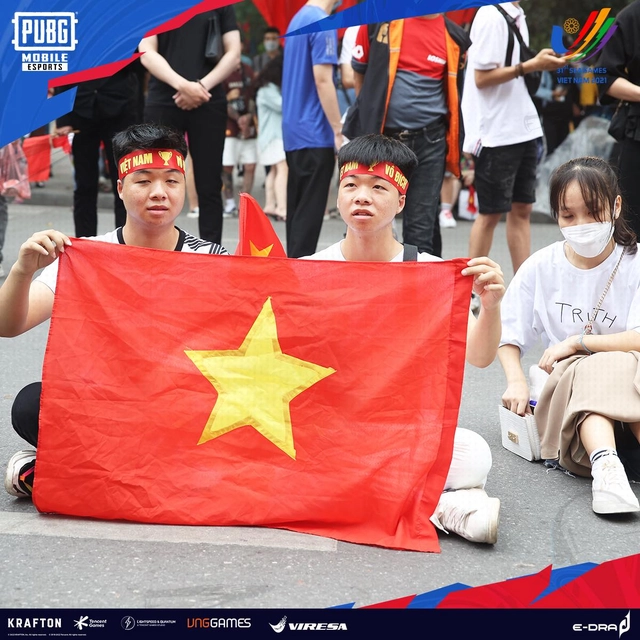 Cập nhật diễn biến vòng Chung kết PUBG Mobile ngày 2: Việt Nam lên tiếng, hàng trăm khán giả “đổ bộ” về phố đi bộ Hoàn Kiếm để ăn mừng! - Ảnh 14.