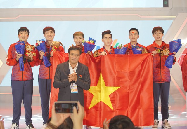 Xúc động hình ảnh Kati rơi nước mắt trong ngày cùng đội tuyển LMHT Việt Nam giành huy chương vàng SEA Games 31 - Ảnh 5.